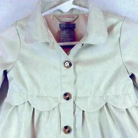 Tahari Infant Raincoat Size 18 months Tan Button-up Scalloped Detail Adorable - Picture 3 of 7